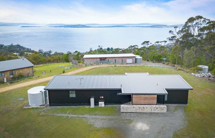 The Outlook on Mount Louis - 1 Bedroom - Stunning Views