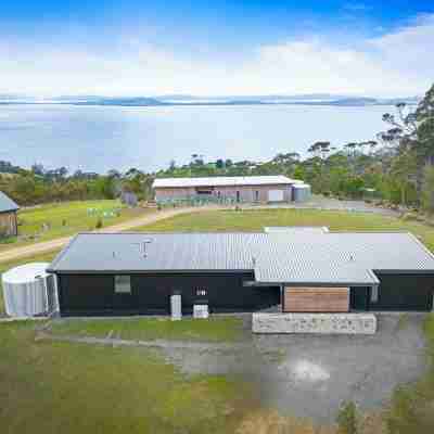 The Outlook on Mount Louis – 2 Bedroom Hotel Exterior