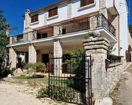 Apartment Gina Hotels in Golas