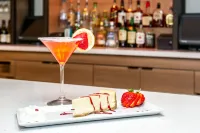 Hilton Garden Inn Boston Waltham - bar