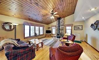 Lazy Pines Lodge