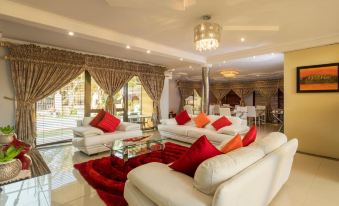 Room in Guest Room - Ezulwini Guest House - Queen Room with Balcony, Pool View & Jacuzzi in Balito