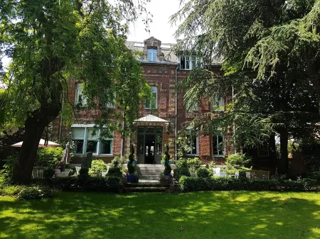 Le Grand Duc Отели в г. Рем