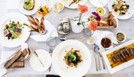 Alladin Boutique Beach Hotel and Spa Zanzibar Отели рядом с достопримечательностью «Мнемба»