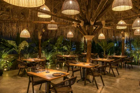 Alsus Boutique Hotel - Adults Only Отели рядом с достопримечательностью «Senses Club»