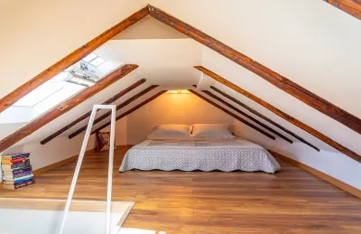 Cool Attic Apartment Marina Hotels in 