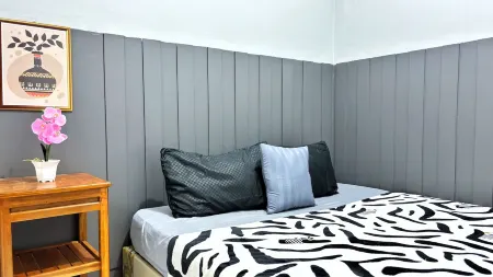 NgeKost Harian Отели рядом с достопримечательностью «Централна джамия на Съмаранг»