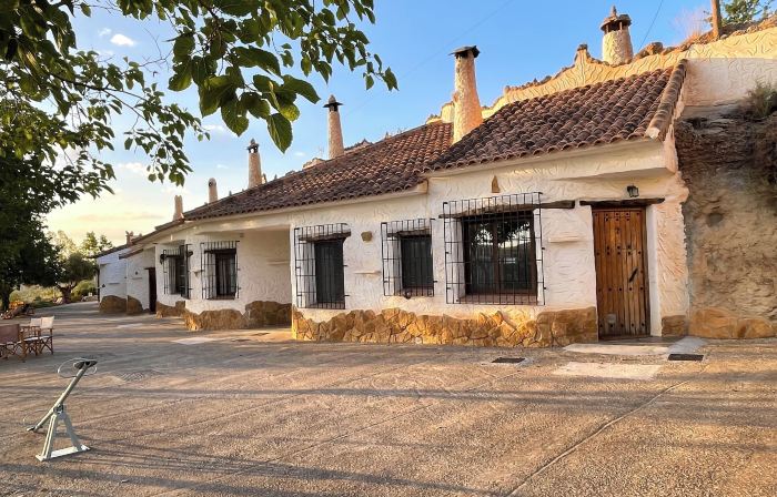 Cuevas El Atochal Orígenes