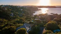 Kingfisher Views - Premium Family House in Oneroa - Sea View