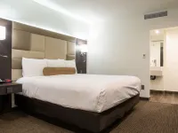 Hotel Xilo Glendale Hotels in Glendale