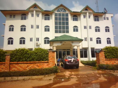 Wadoma Royale Hotel Отели в г. 
