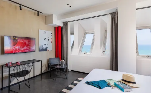 Brut Seafront Hotel by Sunday - Ramah Hewan Peliharaan
