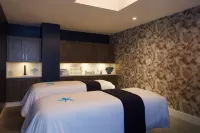 The Waterfront Beach Resort, A Hilton Hotel - spa