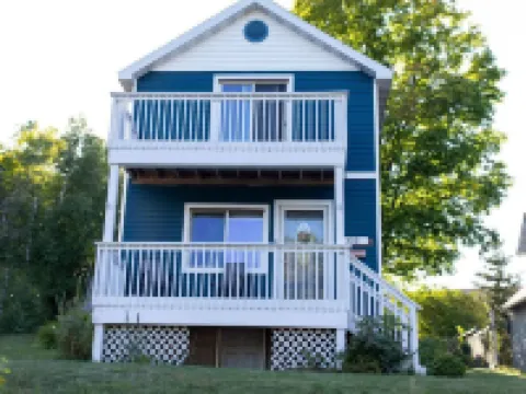 Cozy house with lake view near Marquette Hotels in Ishpeming