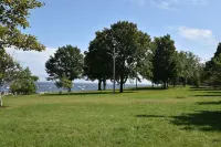 Charming Vintage Farmhouse 1 bedroom Garden Oasis