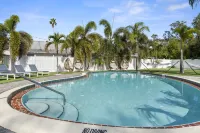 Studio Apt w/ 2Q Beds & Shared Pool 01 Hotels in Largo