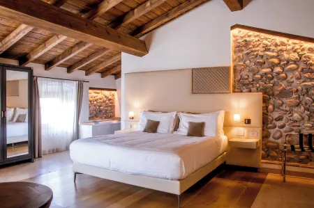 Corte Regia Relais & Spa Отели в г. Монцамбано