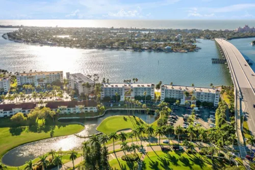 Spacious Balcony and Pool with Stunning Bay Views - Gorgeous Tranquil Haven