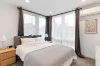Private Rooftop and Cozy Atmosphere - Stylish Ravenna Townhouse Hotels in University District