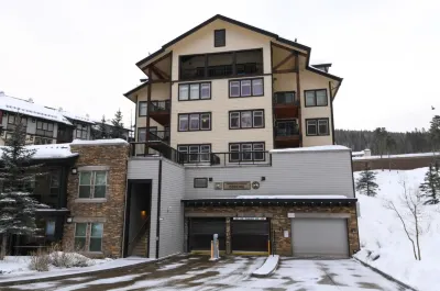 Stunning Mountain Views and Huge Hot Tub - Exquisite Ski Retreat Winter Park Resort附近的飯店
