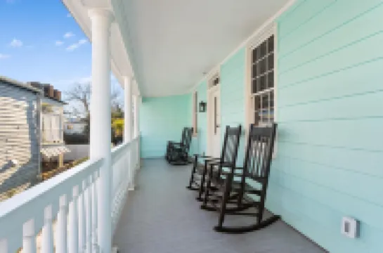 Beautiful Backyard and Access to Exclusive Club Amenities - Charming Haven