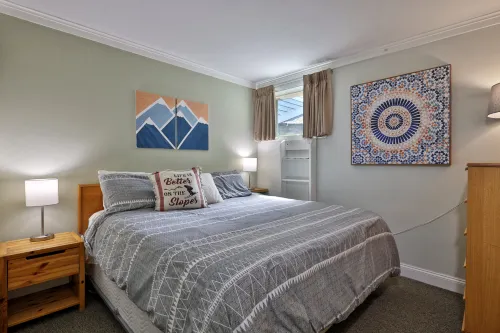 Gas Fireplace and Entertainment Options Await You - Cozy Retreat Hotels in Killington