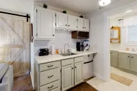 Condo in the heart of town near skiing - less than a mile to Okemo Mountain 拉德洛住宿飯店
