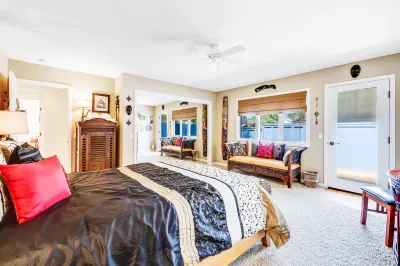 Ocean View Home w/ Private Hot Tub, Deck & Fireplace - Walk to Cooks Beach Hotels near Bowling Ball Beach