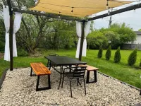 Cozy 2BR Mid-Century Townhouse w/Parking Near Downtown Ann Arbor & The Big House