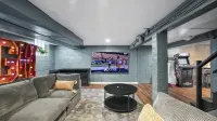 NEW! Stunning 5bdr game+movie room, VIEW, Parking!