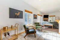 Stylish Townhome with Private Patio and Cozy Living Space - Charming Retreat