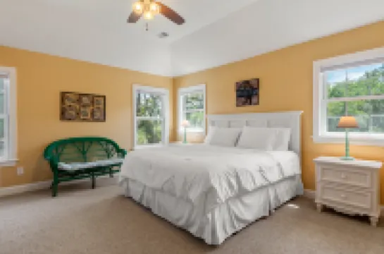 Private Pool and Hot Tub - Stunning Coastal Escape