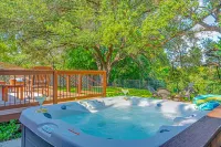 Private Hot Tub, Large Pool, and Fire Pit - Tranquil Retreat