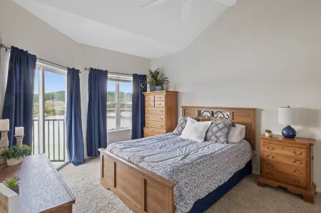 Breathtaking Views and Two Pools - Spectacular Top Floor Retreat