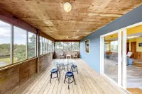 Dog-friendly, canal view home w/ fast WiFi, washer/dryer, & central AC
