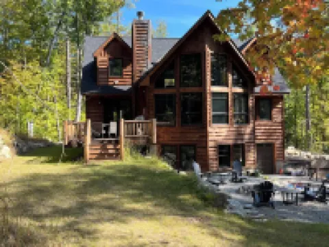 New Adirondack spacious cabin in the Lake George and Gore Mountain Area