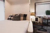 Chic Container Stay with Rooftop Deck & Stylish Interior Hotels in Elm Mott