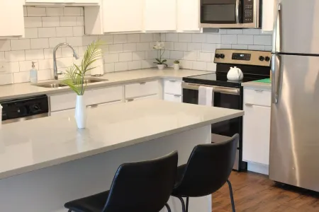 Hot Tub and Fitness Center Access - Bright Spacious Haven