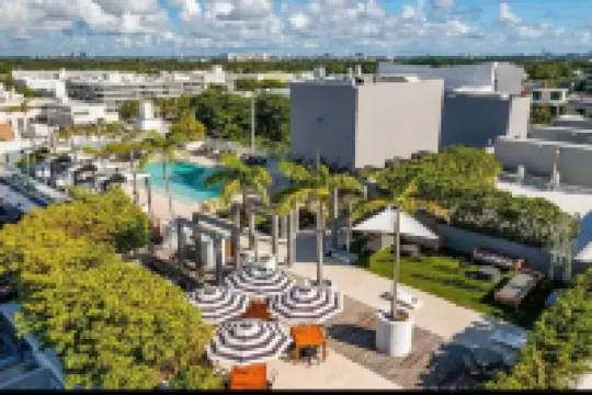 Rooftop Pool and City Views - Stunning South Beach Sanctuary