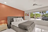 Luxurious Retreat - Private Pool, Jacuzzi, and More