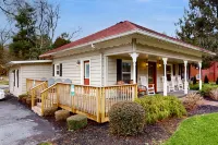 Contemporary downtown Helen suite with shared deck, yard, and free WiFi Hotels in Helen