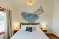 Charming Suite with Full Kitchen and Electric Desk - Delightful Retreat