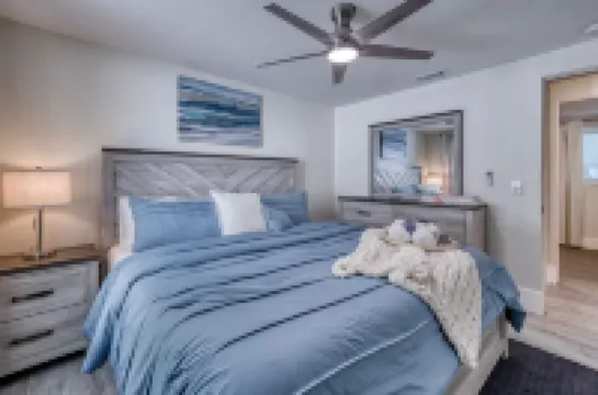 Hot Tub, Hammock, Outdoor Shower and Fire Pit - Luxurious Oasis