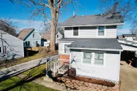 Private Sandy Beach and Boat Parking Available - Inviting Surf Cottage Hotels in Huron
