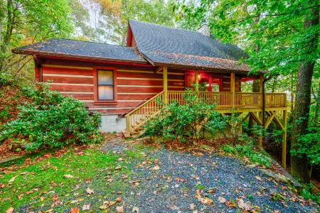 Hot Tub and Outdoor Fire Pit - Charming Mountain Hideaway