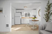 Beachfront Access and Kitchenette Amenities - Charming Coastal Haven Hotel a Rockaway Beach