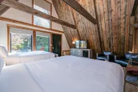 Electric Fireplace and Lakeview Deck - Spacious Charming Retreat Hotels in Garrett County