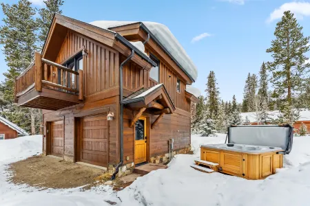 Private Studio and Hot Tub Oasis - Stunning High-Country Retreat