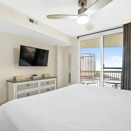 Pelican Beach 812