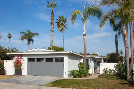 Private Backyard and Outdoor Shower - Charming Family Retreat